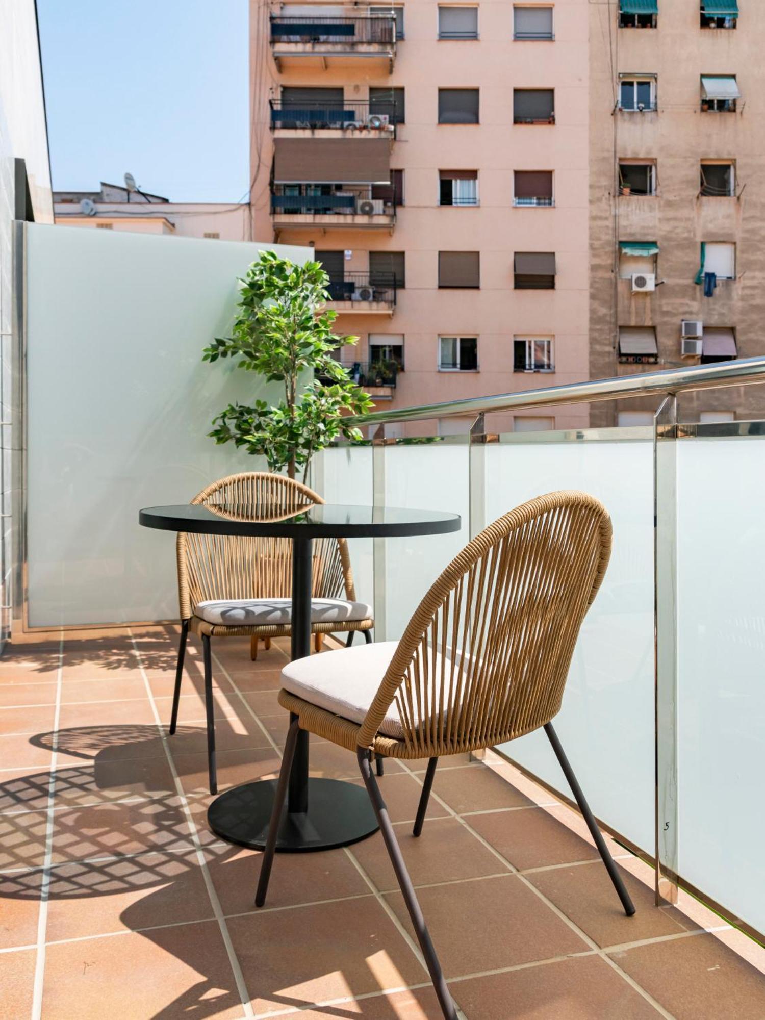 Limehome Barcelona Carrer De Besalu 82 Εξωτερικό φωτογραφία